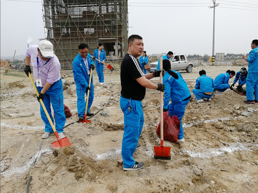 2018年4月12日 燃情南充 绿满港城”——金沙8087能源组织发展使命植树活动